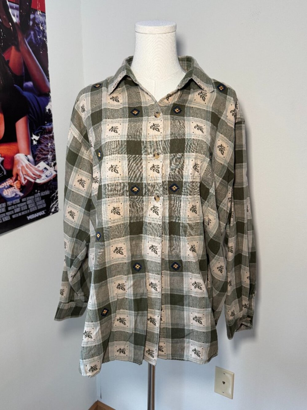 Vintage Victoria Jones Woman Green and Cream Floral Button Down Casual Top
